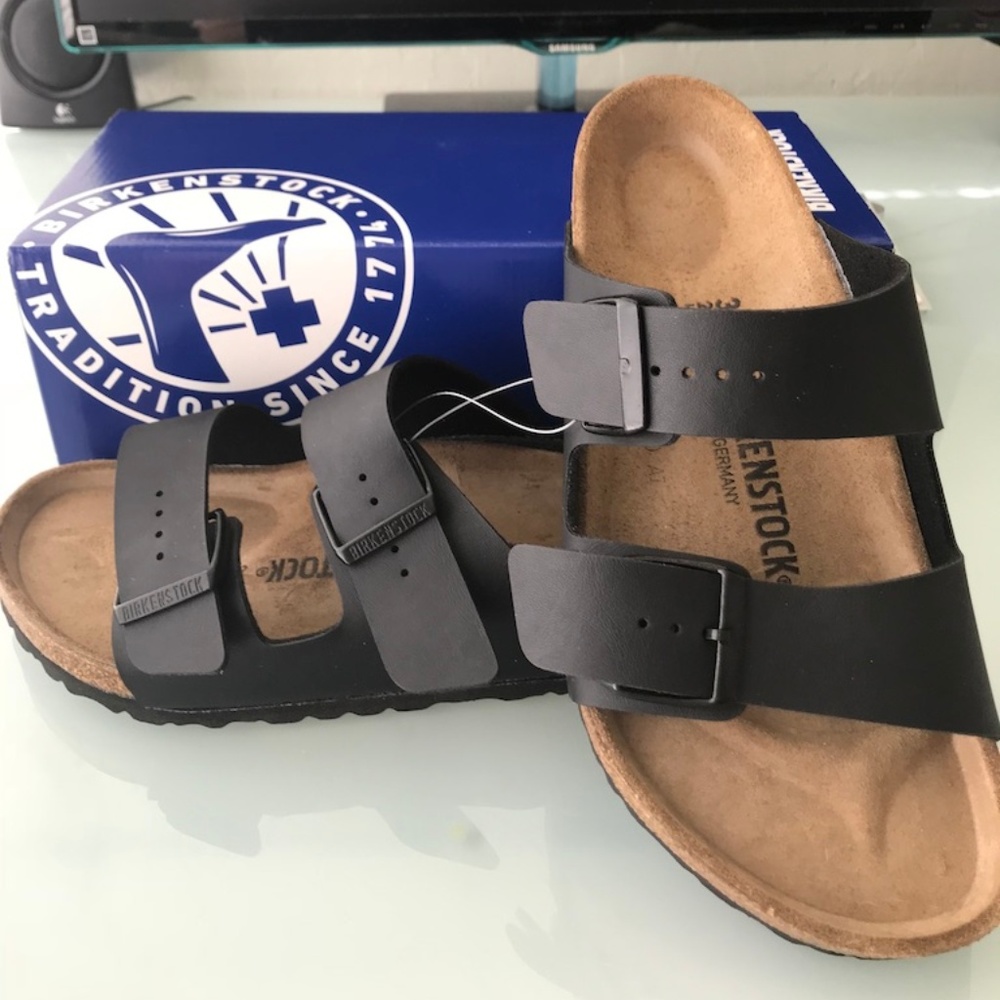 Brand New In Box Black Birkenstock Arizona size 39